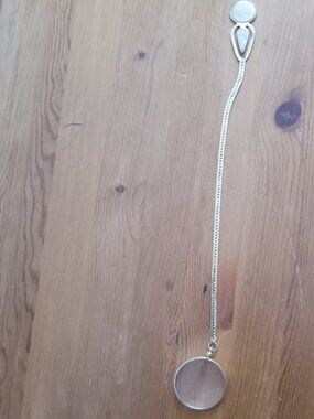Unique vintage gold tone magnifying monocle bookmark in great condition